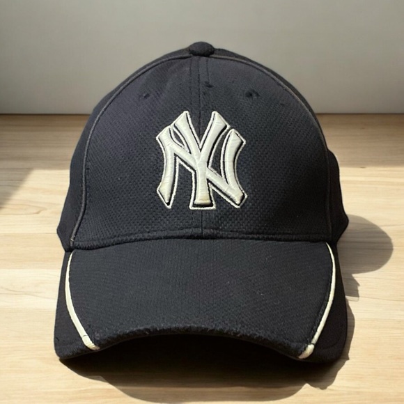 New Era Other - 🗽Classic “NY” Yankees New Era Authentic Official Batting Practice Cap!